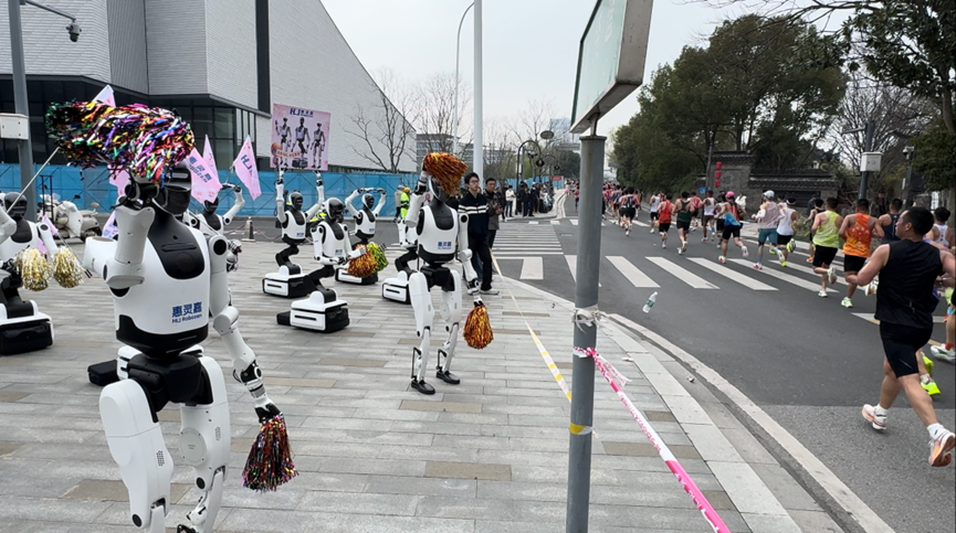 惠灵嘉机械人亮相2026无锡马拉松，，，，，，，，以科技助力赛事服务